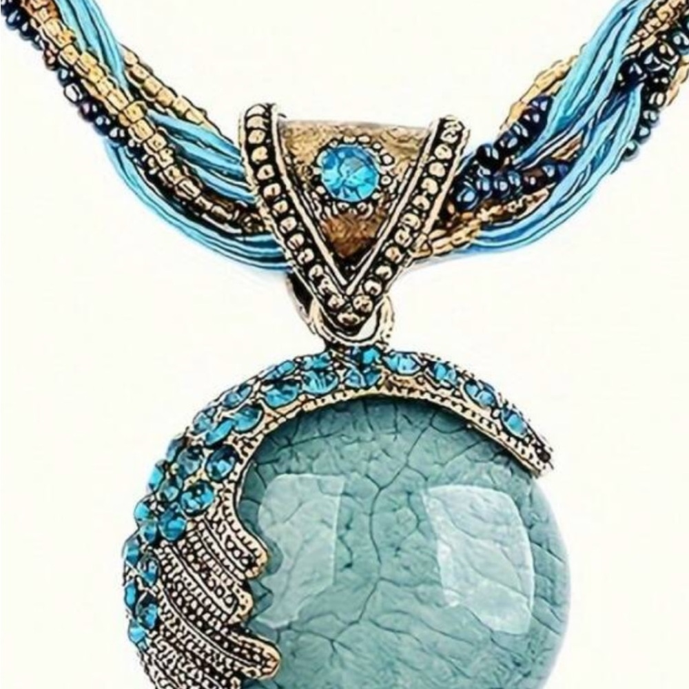 Elegant Blue and Gold Pendant Necklace